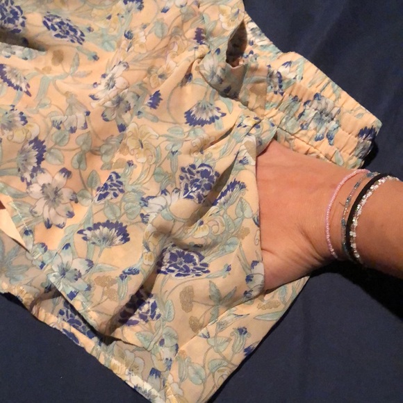 Sm Pink blue flowered sheer layered rewind ⏪ shorts - Picture 3 of 6